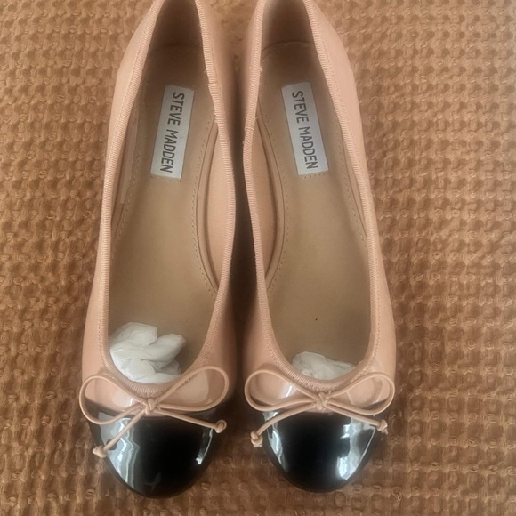 Steve Madden Two-Tone Nude and Black Cap-Toe Ballet Flat - Picture 2 of 3
